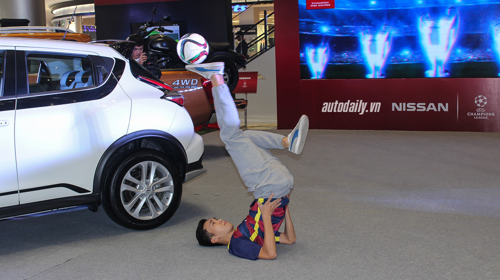 Ngắm xe hơi, chơi trò chơi bóng đá cùng Nissan Việt Nam Nissan  UEFA (9).jpg