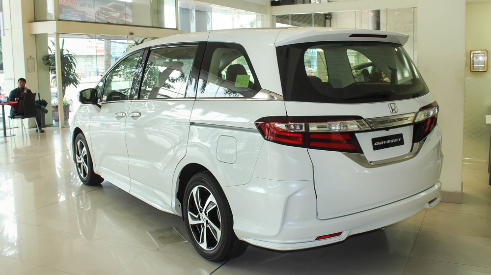 Chi tiết ngoại thất Honda Odyssey tại đại lý honda.jpg