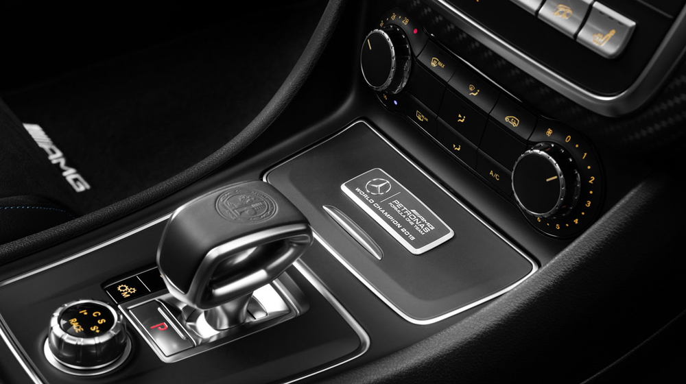 Mercedes-AMG giới thiệu A45 phiên bản kỉ niệm chiến thắng F1 merc-f1-title-a45-amg-4 copy.JPG