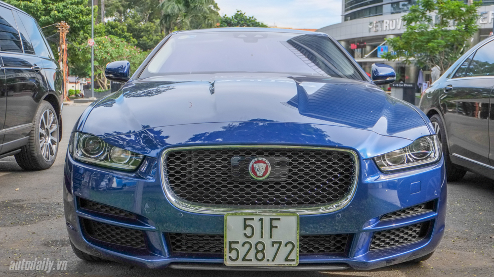 Ngắm vẻ đẹp Jaguar XE Portfolio màu 