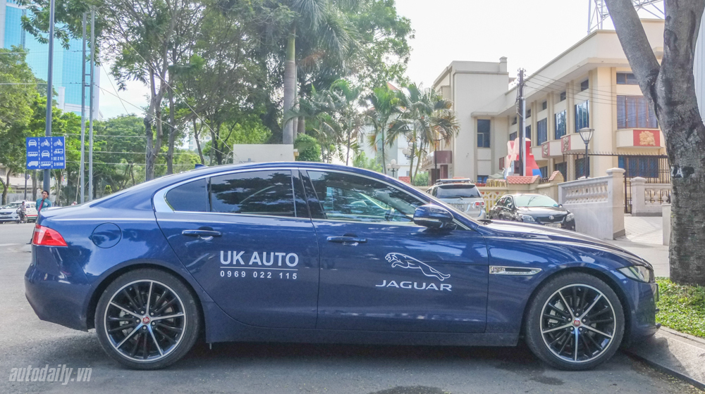 Ngắm vẻ đẹp Jaguar XE Portfolio màu 