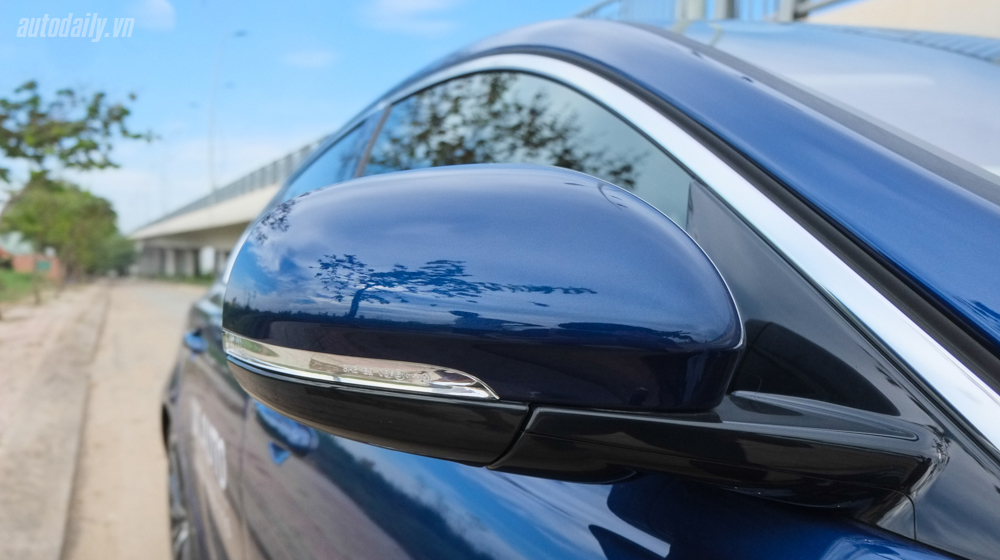 Chi tiết Jaguar XE Portfolio màu 