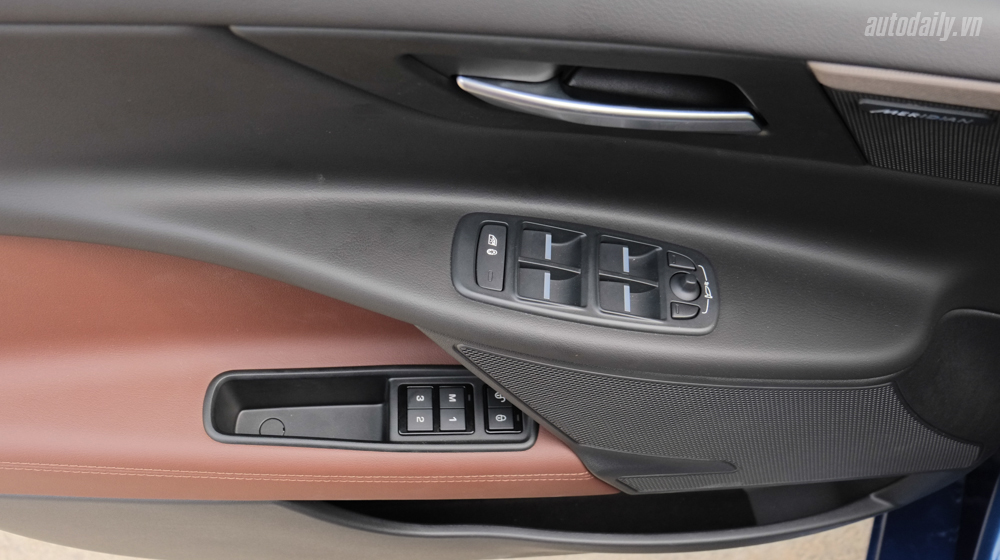 Chi tiết Jaguar XE Portfolio màu 