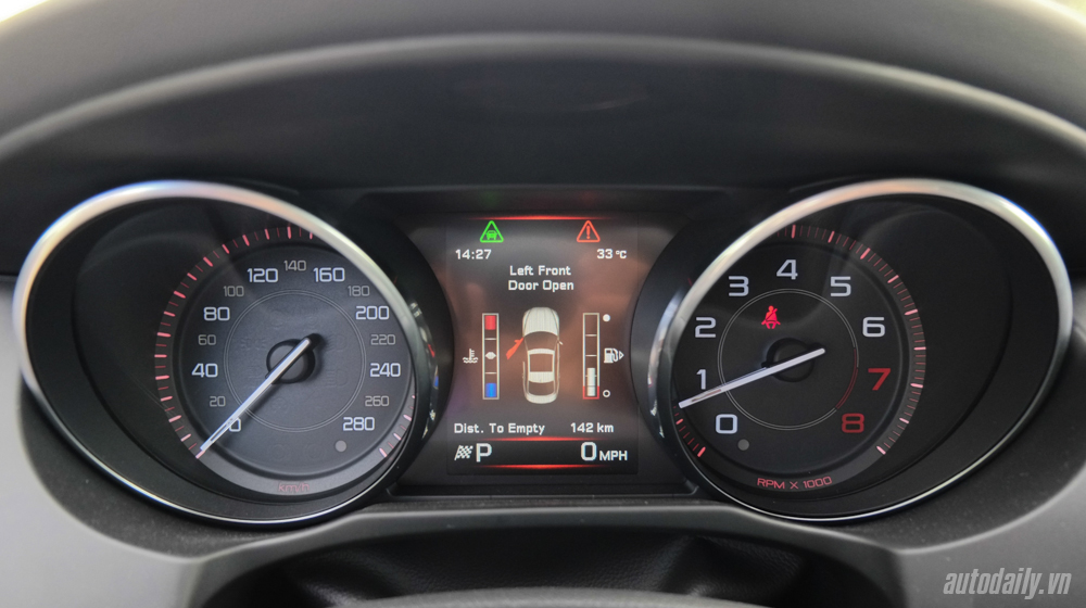 Chi tiết Jaguar XE Portfolio màu 