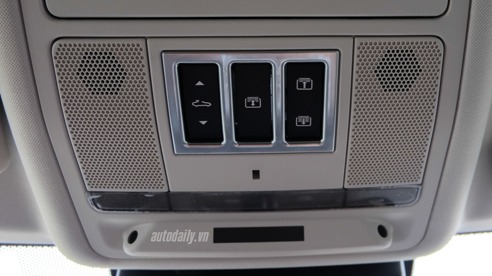 Chi tiết Jaguar XE Portfolio màu 