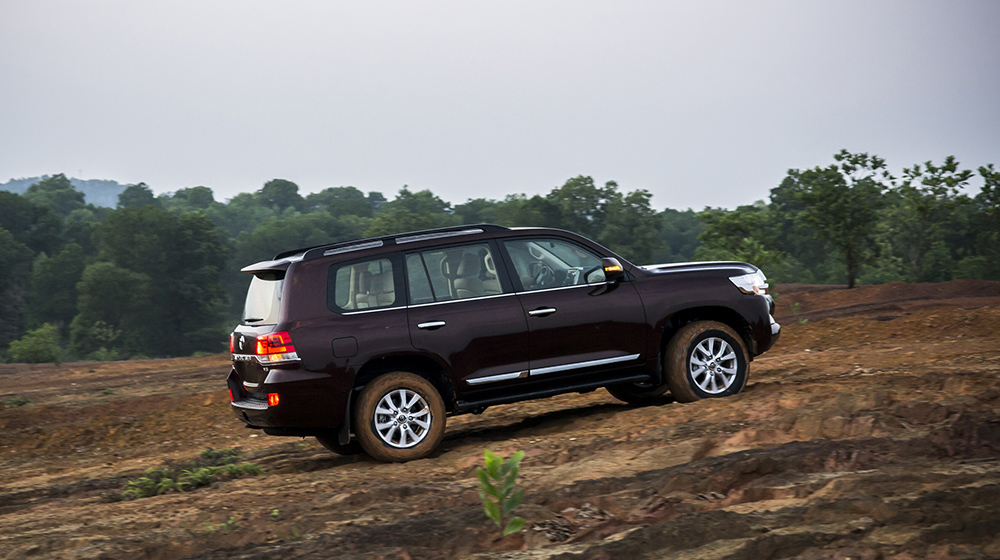 Ảnh chi tiết Toyota Land Cruiser 2015 chính hãng tại Việt Nam Land_Cruiser_2015 (26).jpg