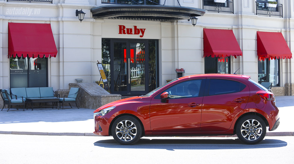 Đánh giá Mazda2: “Chuẩn” xe đi phố Mazda2 (10).jpg