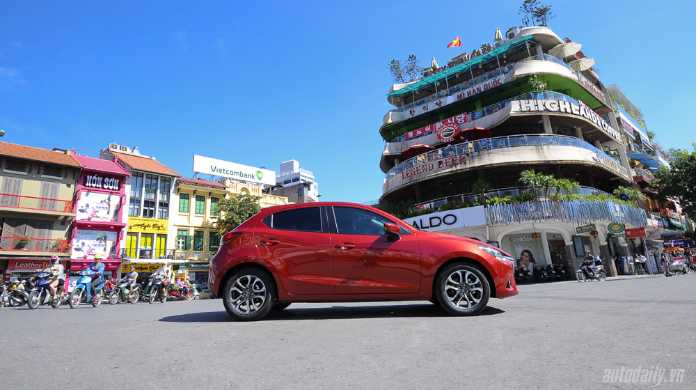 Đánh giá Mazda2: “Chuẩn” xe đi phố Mazda2 (20).jpg