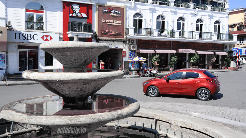 Đánh giá Mazda2: “Chuẩn” xe đi phố Mazda2 (22).jpg