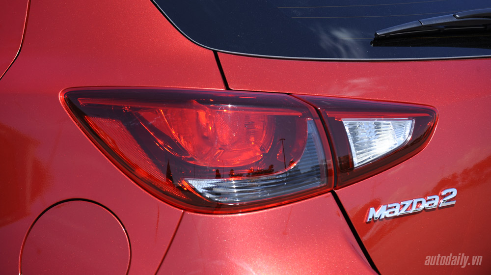 Đánh giá Mazda2: “Chuẩn” xe đi phố Mazda2 (35).jpg