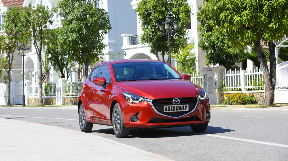 Đánh giá Mazda2: “Chuẩn” xe đi phố Mazda2 (8).jpg