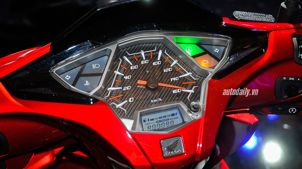Chọn Honda Air Blade hay Yamaha Nouvo Fi? Honda_AB (17).jpg