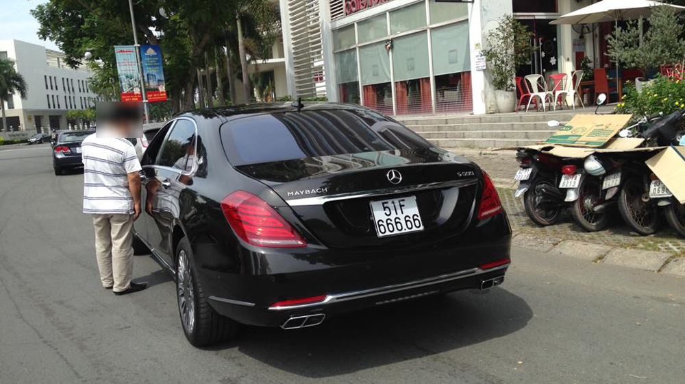 Xe siêu sang Mercedes-Maybach S600 mang biển giả ngũ 6 tại Sài Gòn maybach biển giả (4).jpg