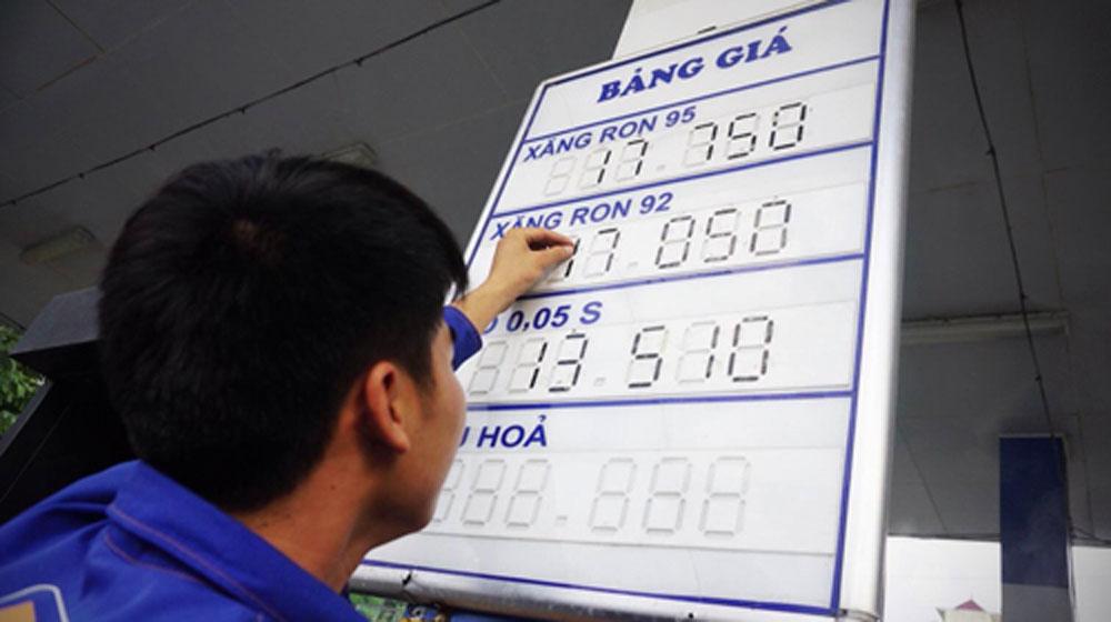 Giá xăng có thể giảm tiếp ngày mai xang.jpg