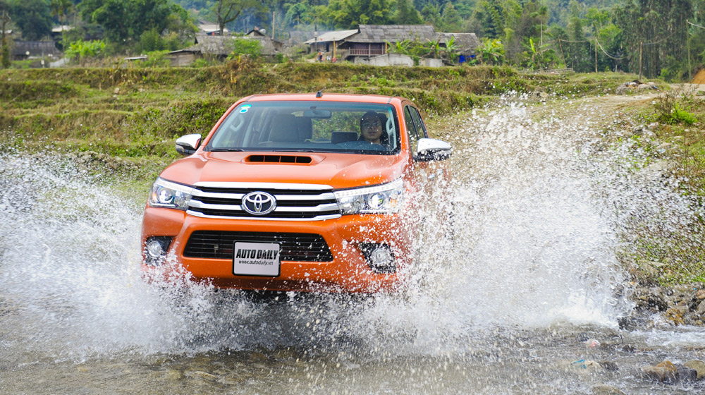 Đánh giá Toyota Hilux 3.0AT 2015: Vượt lên khái niệm xe bán tải Hilux trip (20).jpg