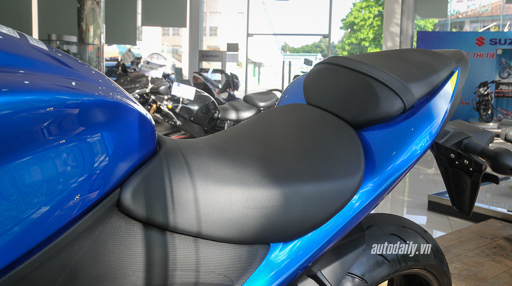Chi tiết Suzuki GSX-S1000 ABS chính hãng vừa về Việt Nam Suzuki_GSX_S1000 (17).jpg