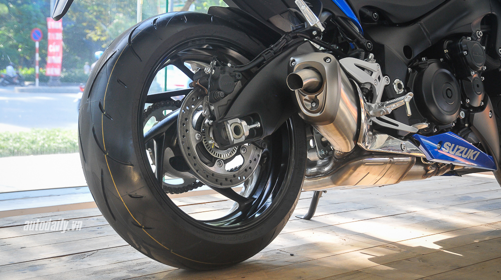 Chi tiết Suzuki GSX-S1000 ABS chính hãng vừa về Việt Nam Suzuki_GSX_S1000 (5).jpg