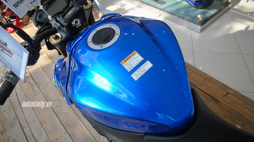 Chi tiết Suzuki GSX-S1000 ABS chính hãng vừa về Việt Nam Suzuki_GSX_S1000 (7).jpg