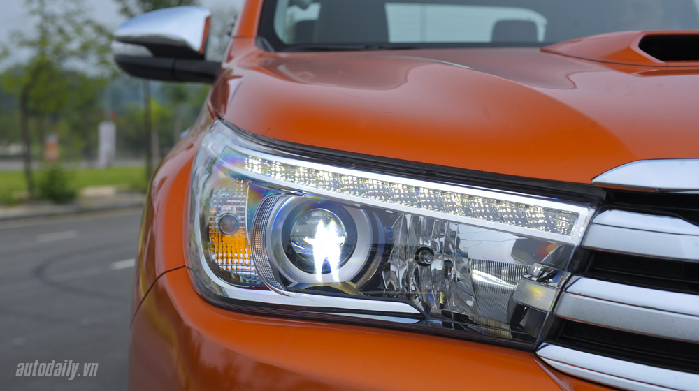 Đánh giá Toyota Hilux 3.0AT 2015: Vượt lên khái niệm xe bán tải Toyota Hilux test (18).jpg