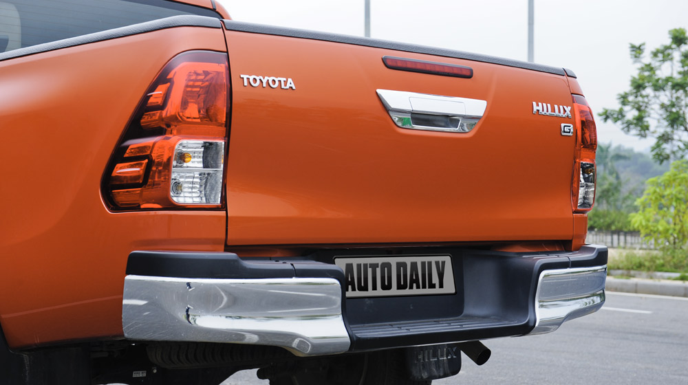 Đánh giá Toyota Hilux 3.0AT 2015: Vượt lên khái niệm xe bán tải Toyota Hilux test (25).jpg