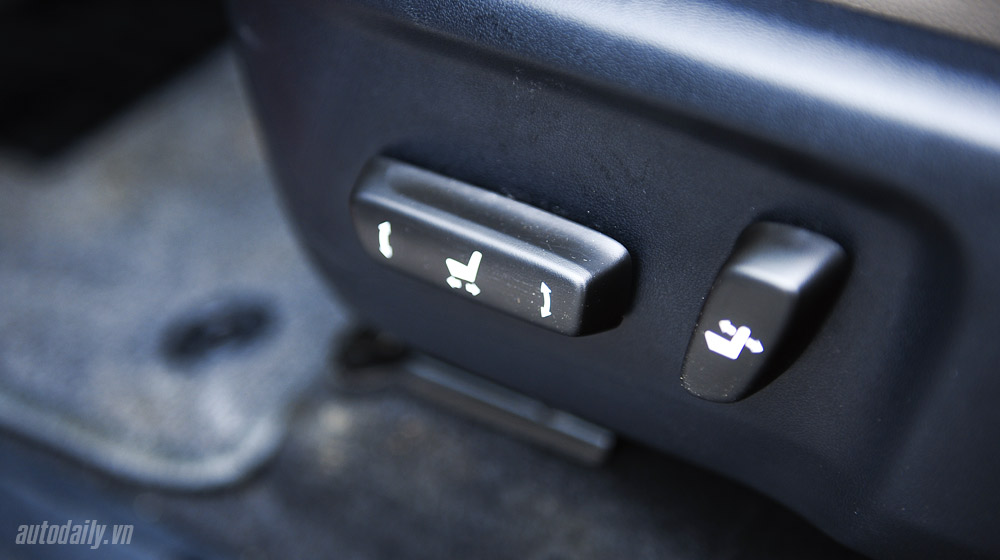 Đánh giá Toyota Hilux 3.0AT 2015: Vượt lên khái niệm xe bán tải Toyota Hilux test (34).jpg