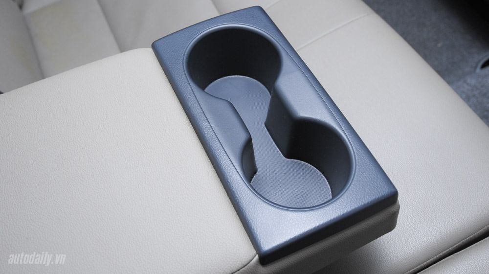 Đánh giá Toyota Hilux 3.0AT 2015: Vượt lên khái niệm xe bán tải Toyota Hilux test (43).jpg