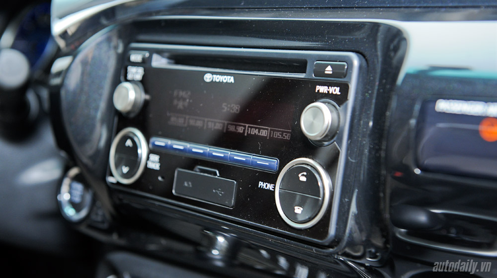 Đánh giá Toyota Hilux 3.0AT 2015: Vượt lên khái niệm xe bán tải Toyota Hilux test (48).jpg