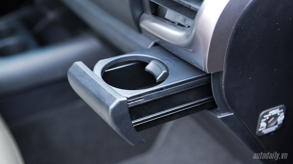 Đánh giá Toyota Hilux 3.0AT 2015: Vượt lên khái niệm xe bán tải Toyota Hilux test (49).jpg