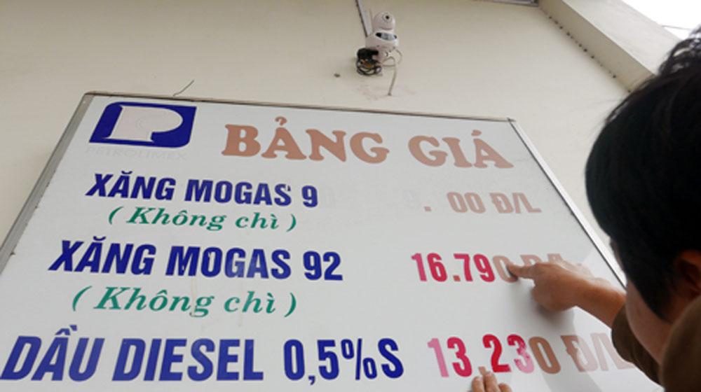 Giá xăng giảm lần thứ 4 liên tiếp gia-xang-1-7793-1449130776.jpg