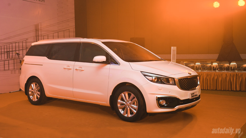 Vừa ra mắt, 200 xe Kia Sedona đã đến tay khách Việt Kia Sedona (16).jpg