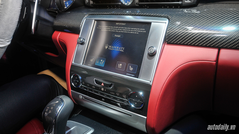Ảnh chi tiết Maserati Quattroporte chính hãng đầu tiên tại Việt Nam Maserati_Quattroporte (22).jpg