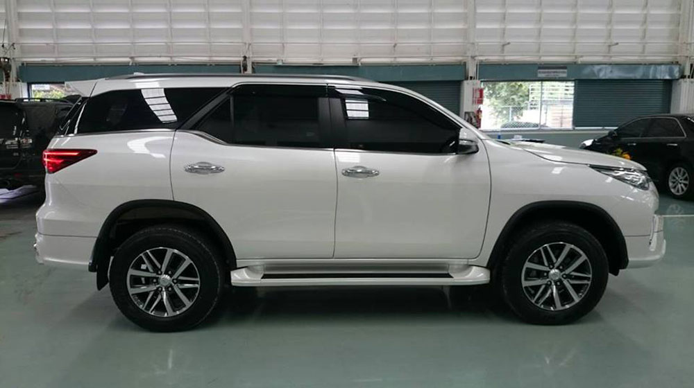 Bộ bodykit hầm hố dành cho Toyota Fortuner 2016 Toyota-Fortuner-Fiar-FD2-L-bodykit-white-chrome (4).jpg