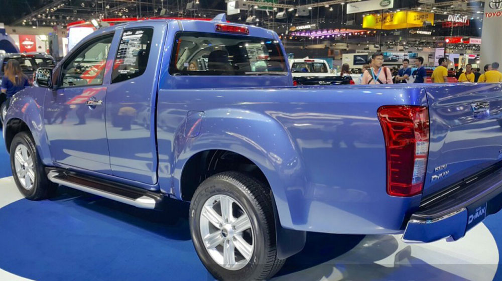 Xem diện mạo “bằng xương, bằng thịt” của Isuzu D-Max 2016 Isuzu-D-Max-rear-three-quarter-at-Thai-Motor-Expo-2015-1024x576.jpg