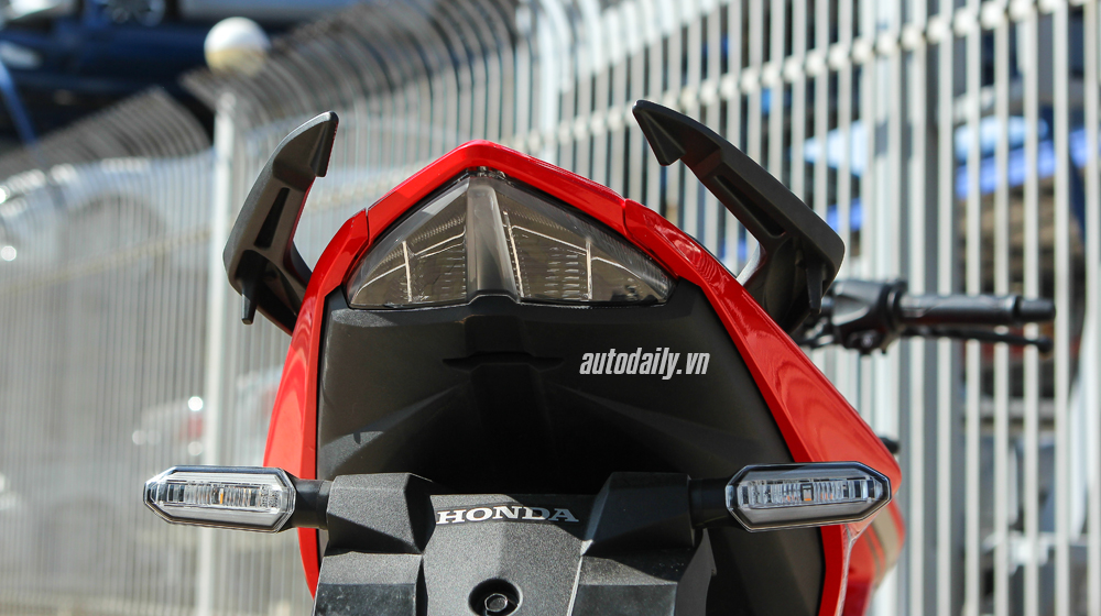 Soi chi tiết Honda CB150R 2016 đầu tiên về Việt Nam Honda CB150R 2016 (11).jpg