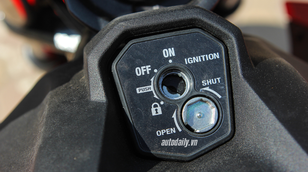 Soi chi tiết Honda CB150R 2016 đầu tiên về Việt Nam Honda CB150R 2016 (8).JPG