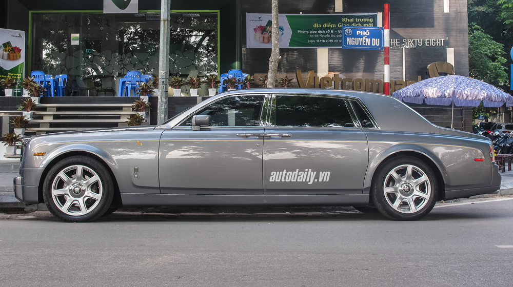 Rolls-Royce Phantom EWB mang logo 