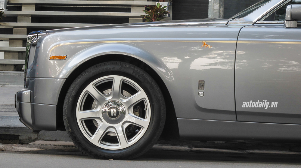 Rolls-Royce Phantom EWB mang logo 