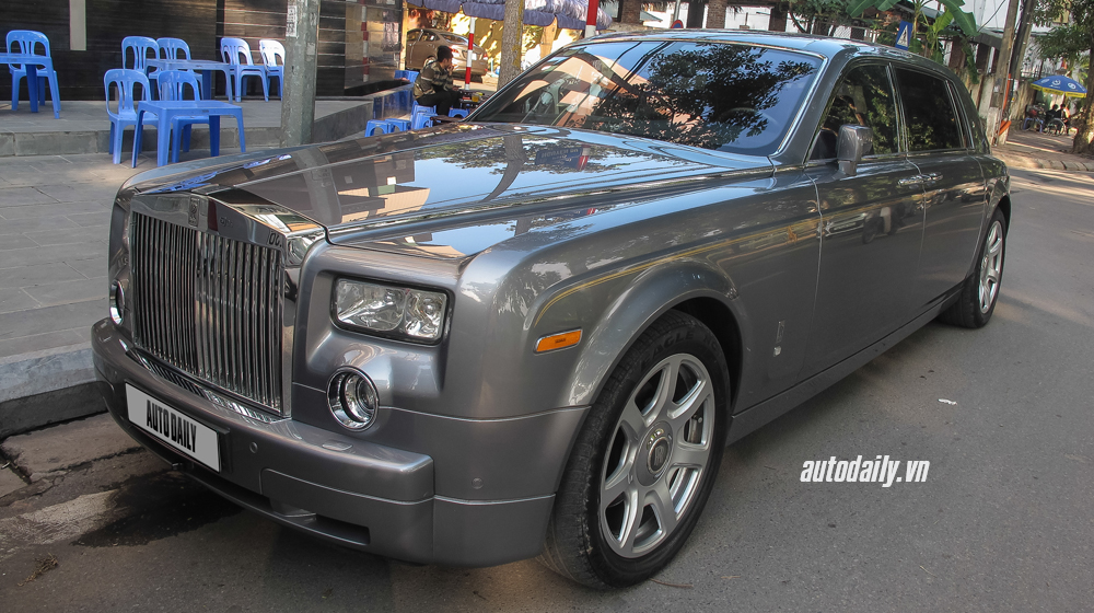 Rolls-Royce Phantom EWB mang logo 