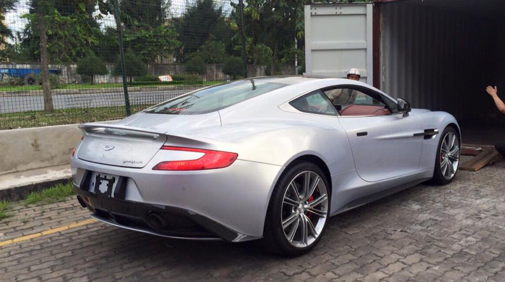 Thêm siêu bò Lamborghini Huracan màu cam về Việt Nam Aston Martin Vanquish (5).JPG