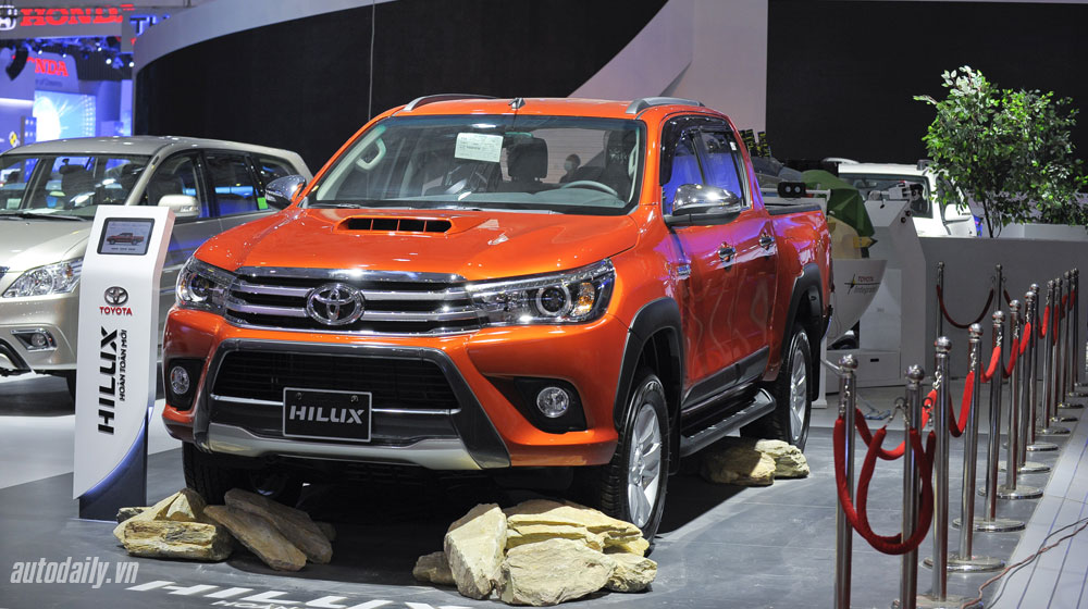 Toyota Việt Nam tăng trưởng nhẹ trong tháng 11/2015 Hilux_01.jpg