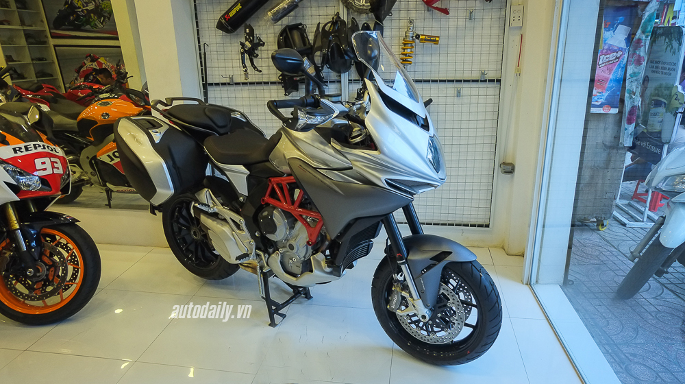 Chi tiết MV Agusta Turismo Veloce 800 Edition 1 tại Việt Nam MV_Agusta_Turismo_Veloce_800_Lusso (1).jpg