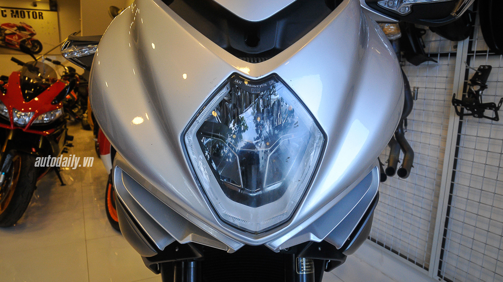 Chi tiết MV Agusta Turismo Veloce 800 Edition 1 tại Việt Nam MV_Agusta_Turismo_Veloce_800_Lusso (11).jpg