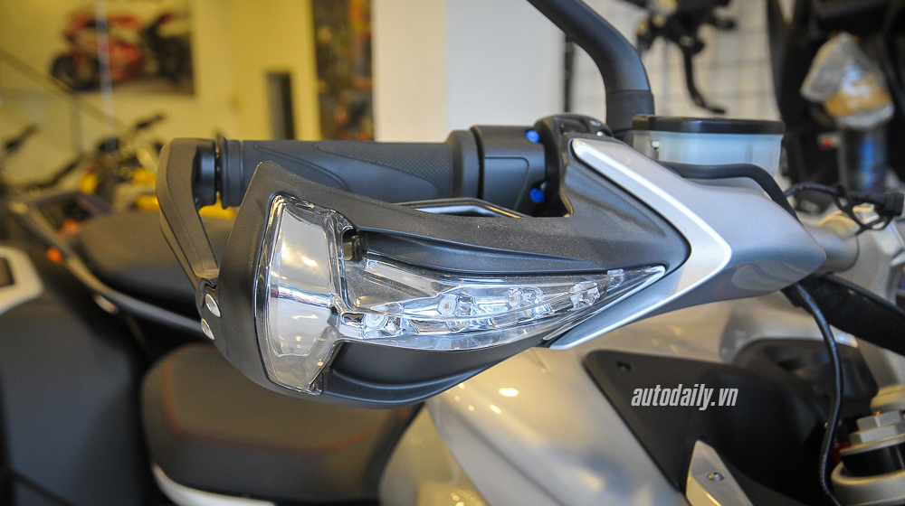 Ảnh chi tiết MV Agusta Turismo Veloce 800 Edition 1 tại Việt Nam MV_Agusta_Turismo_Veloce_800_Lusso (6).jpg