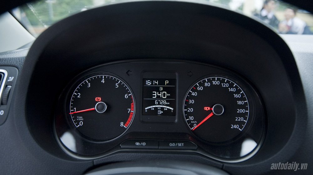 Đánh giá Volkswagen Polo: Sedan đậm “chất” Đức Volkswagen-Polo-Sedan-Test-Drive (31).jpg