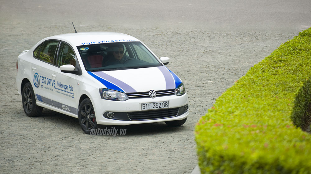 3 mẫu xe châu Âu giá “mềm”, đáng mua tại Việt Nam Volkswagen-Polo-sedan-exterior-(2).jpg