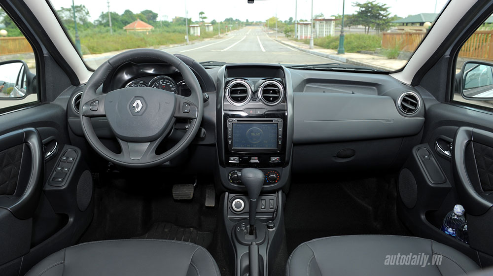 3 mẫu xe châu Âu giá “mềm”, đáng mua tại Việt Nam renault-duster-interior-(3).jpg