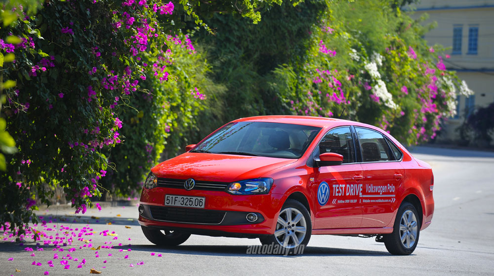 3 mẫu xe châu Âu giá “mềm”, đáng mua tại Việt Nam volkswagen-polo-sedan-trip-(5).jpg