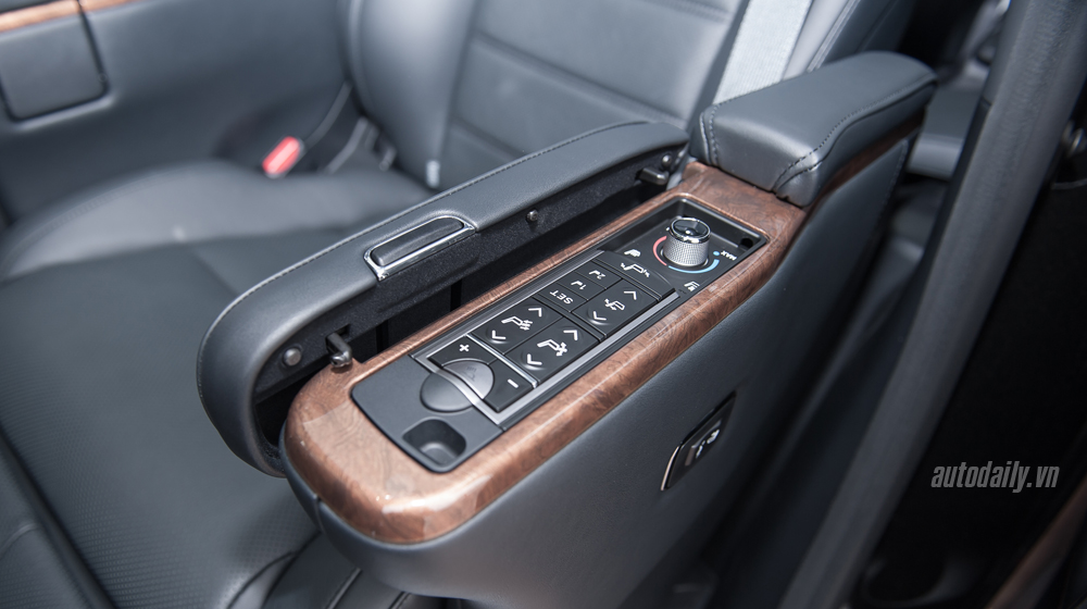 Ảnh chi tiết nội thất Toyota Alphard 2016 tại Hà Nội Toyota Alphard 2016 (25).jpg