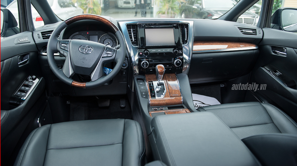 Soi chi tiết “chuyên cơ mặt đất” Toyota Alphard 2016 tại Hà Nội Toyota Alphard 2016 (28).jpg