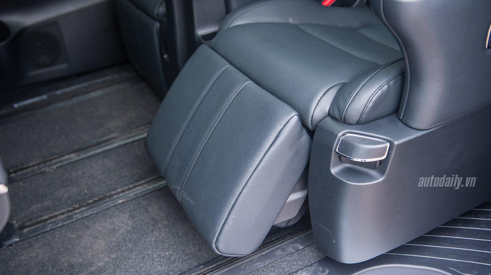 Ảnh chi tiết nội thất Toyota Alphard 2016 tại Hà Nội Toyota Alphard 2016 (3).jpg